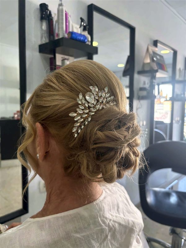 Recogido de evento con peineta joya en True Elegance, Algeciras